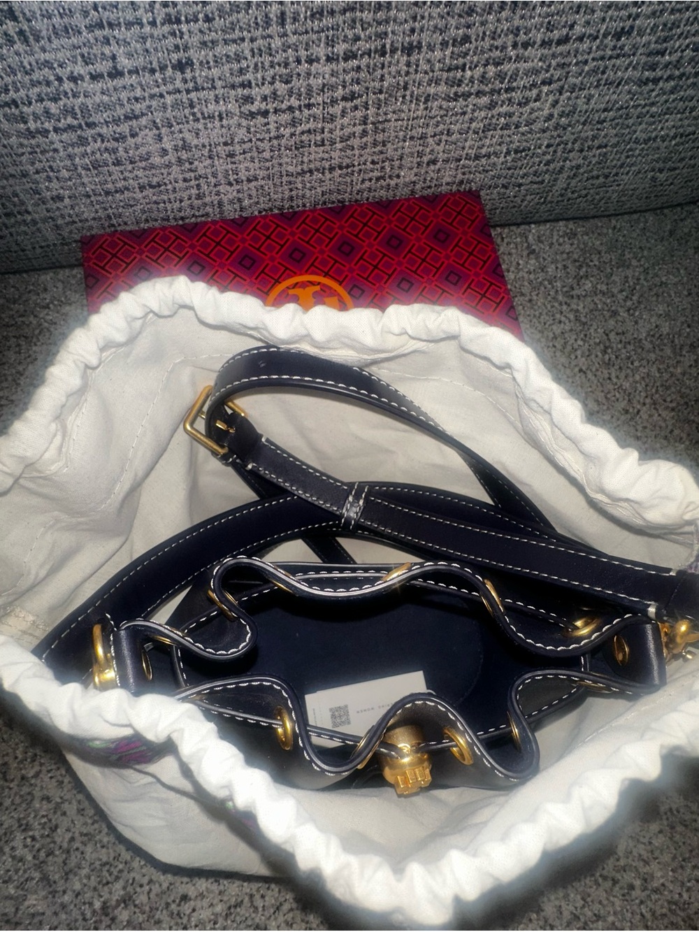 Tory Burch T Monogram Leather Bucket Bag Midnight Navy With Gold Accent - Picture 13 of 16
